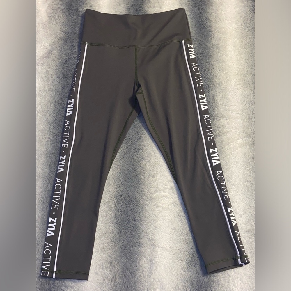 Zyia Active Olive Green Capris